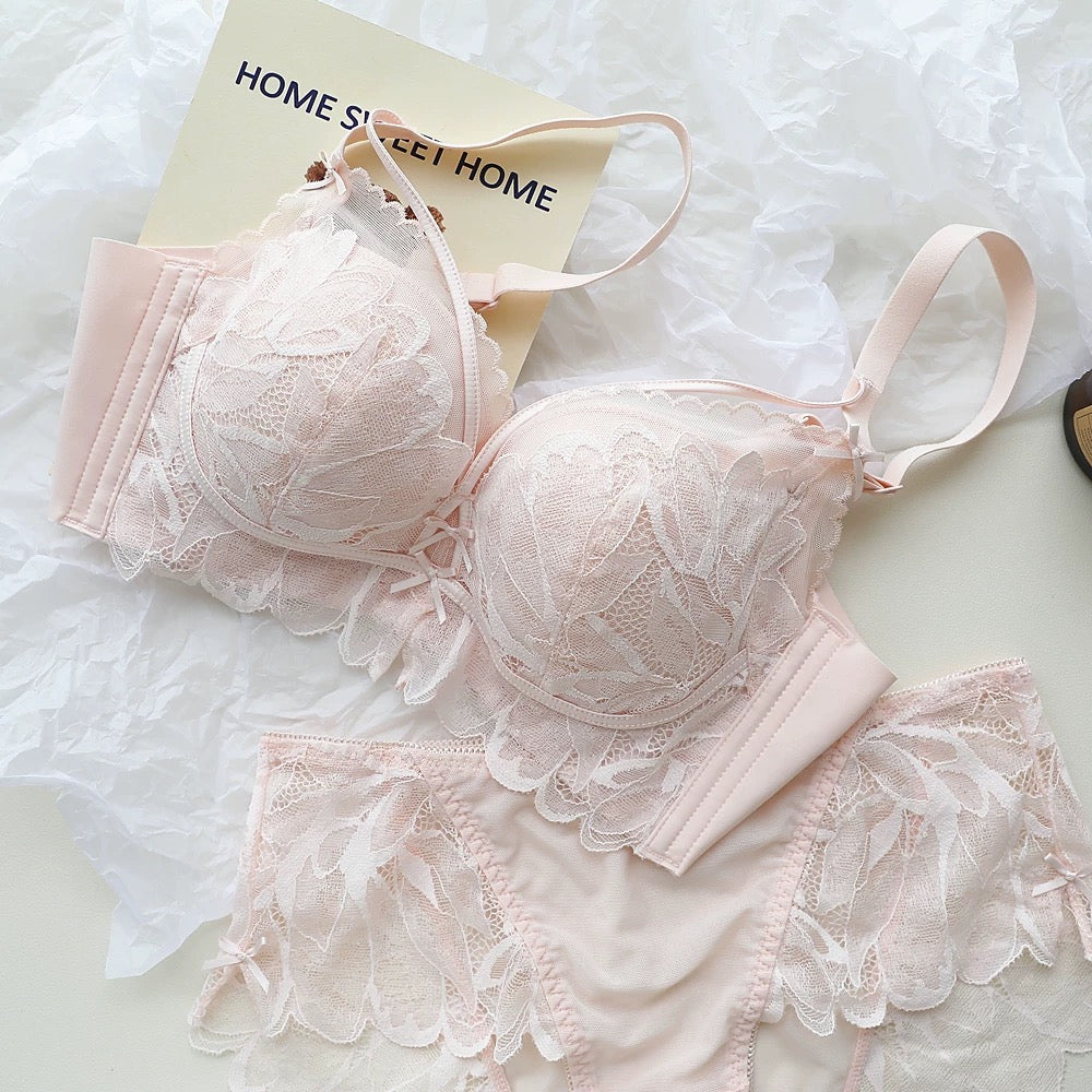 French Lift™ Wireless Lace Bra Set – Ultra Light, Deep V Support