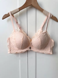 Lace Sculpt – Backless Front-Clasp Lingerie Set