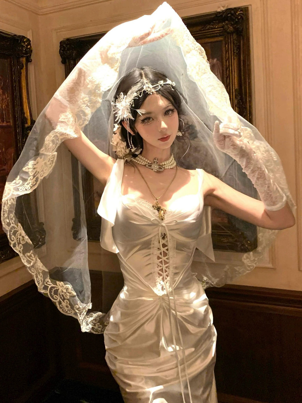 宫廷奢华低语蕾丝吊带裙