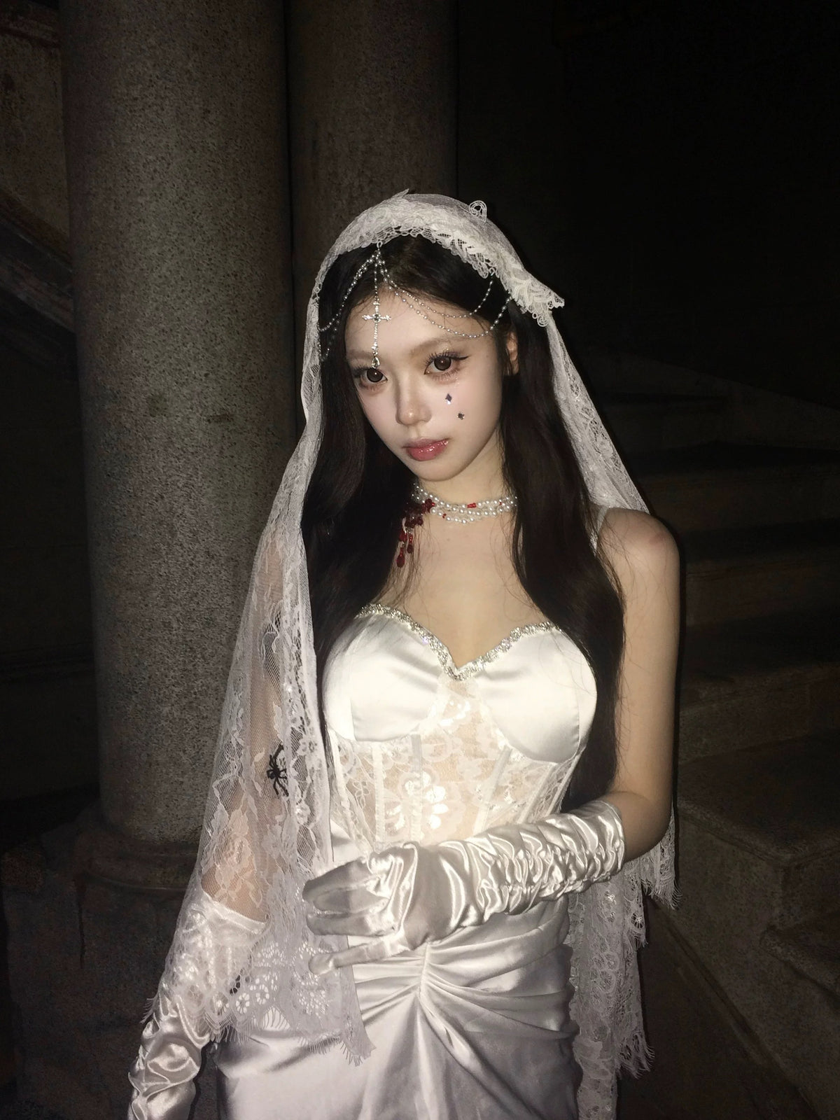 宫廷奢华低语蕾丝吊带裙