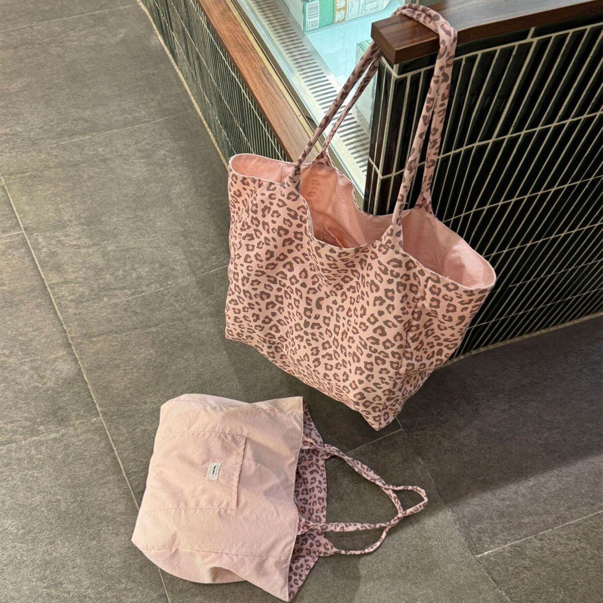 DISPLAY ONLY - Large-Capacity Leopard Print Tote Bag
