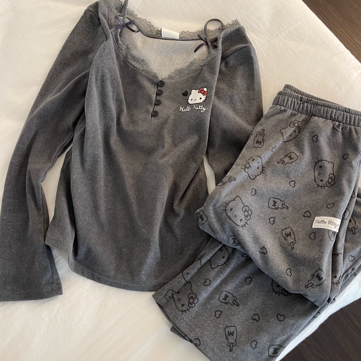 Hello Kitty德绒保暖带胸垫家居服