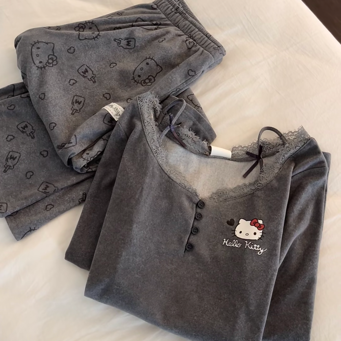 Hello Kitty德绒保暖带胸垫家居服