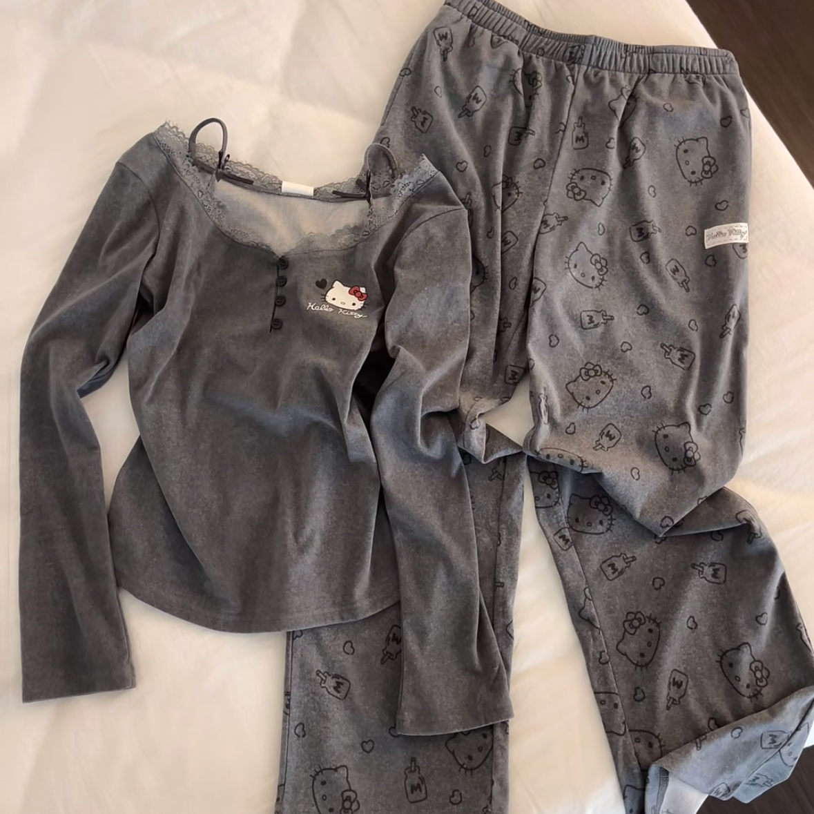 Hello Kitty德绒保暖带胸垫家居服
