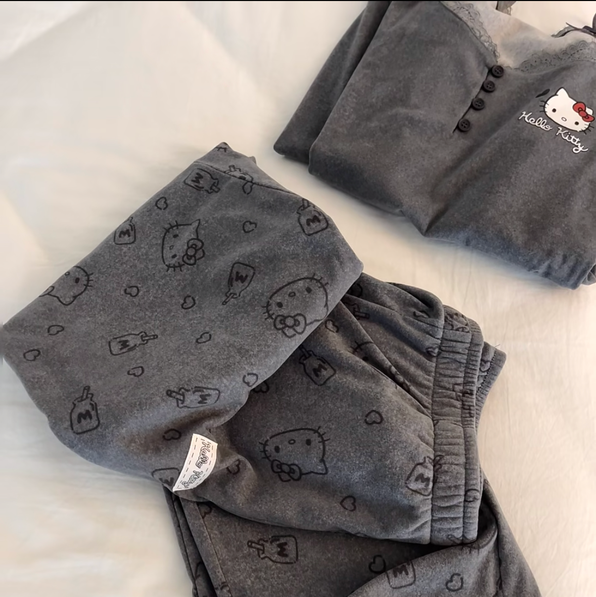 Hello Kitty德绒保暖带胸垫家居服