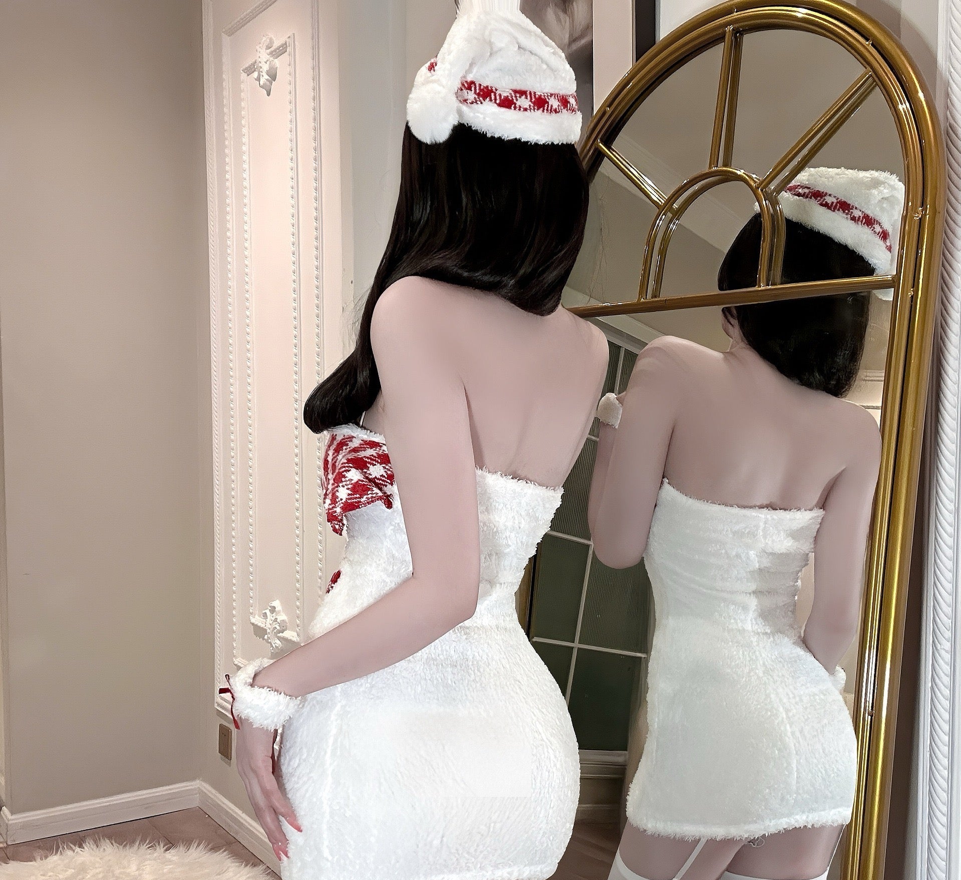 甜酷紧身露背连衣裙